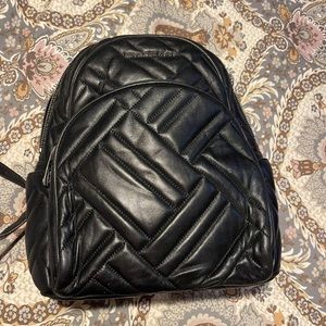 Michael Kors no blimishes. Great purse,over the shoulder male or female backpack